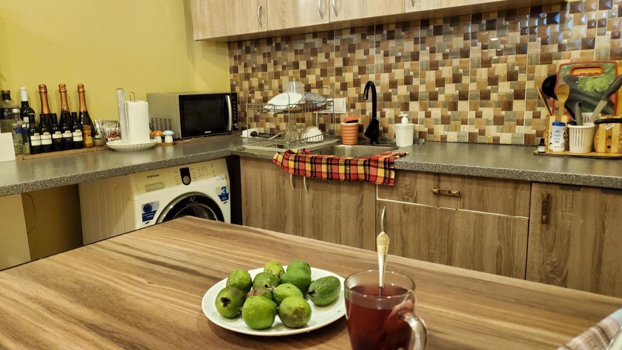 Sunny Hostel Тбілісі Екстер'єр фото